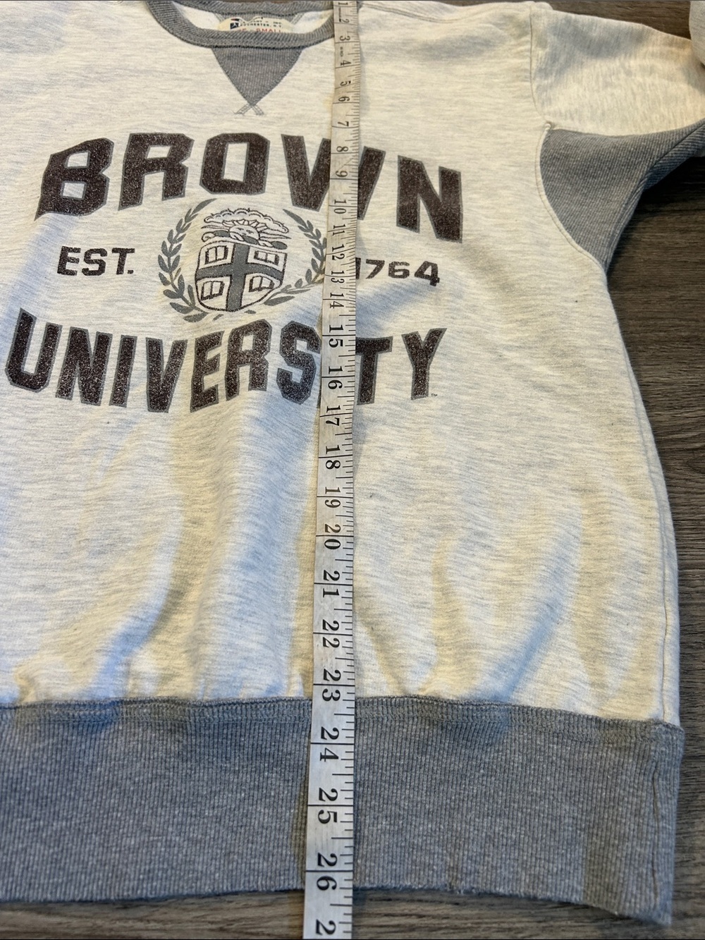 Champion Brown University Reverse Weave Style Crewneck Sweatshirt Small - Picture 8 of 8